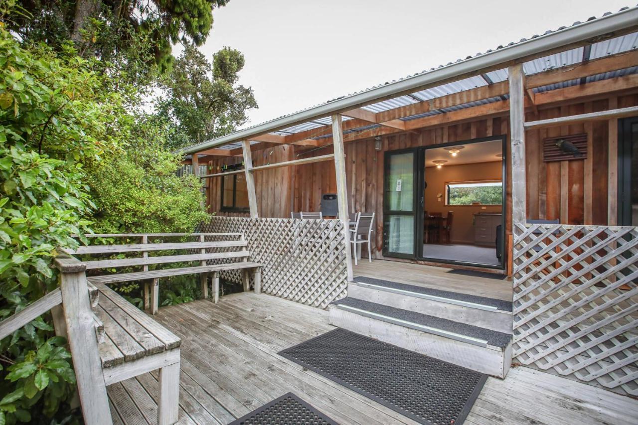 Kaka Retreat Motel, Stewart Island Half-moon Bay Exterior photo