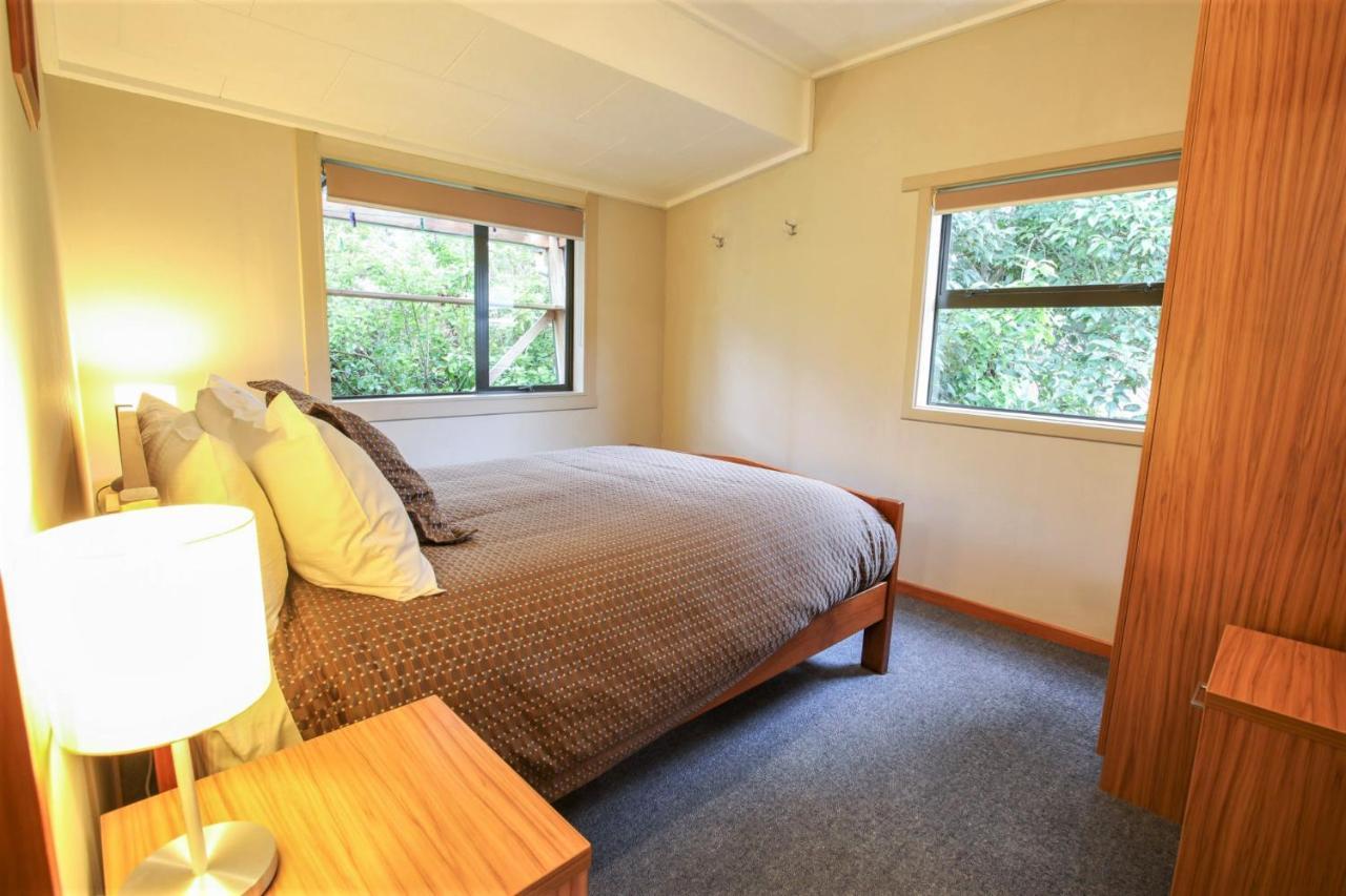Kaka Retreat Motel, Stewart Island Half-moon Bay Exterior photo