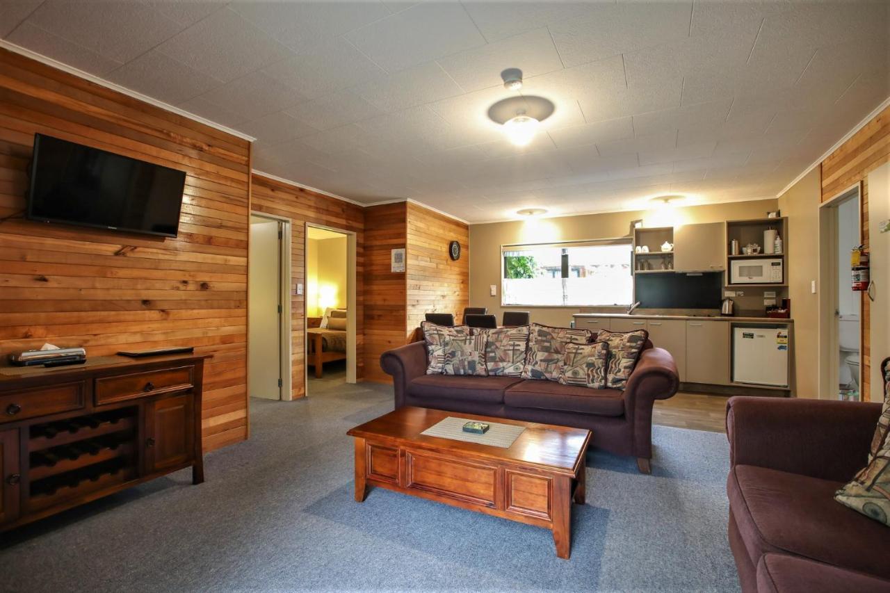 Kaka Retreat Motel, Stewart Island Half-moon Bay Exterior photo